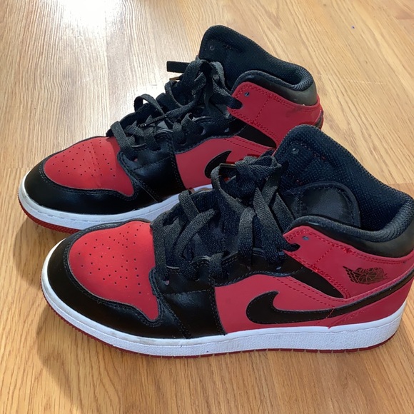 AIR JORDAN 1 MID - Picture 2 of 5